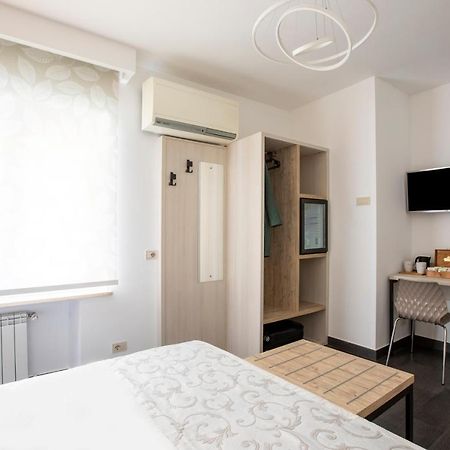 La Riviere Guesthouse Trastevere Рим Экстерьер фото